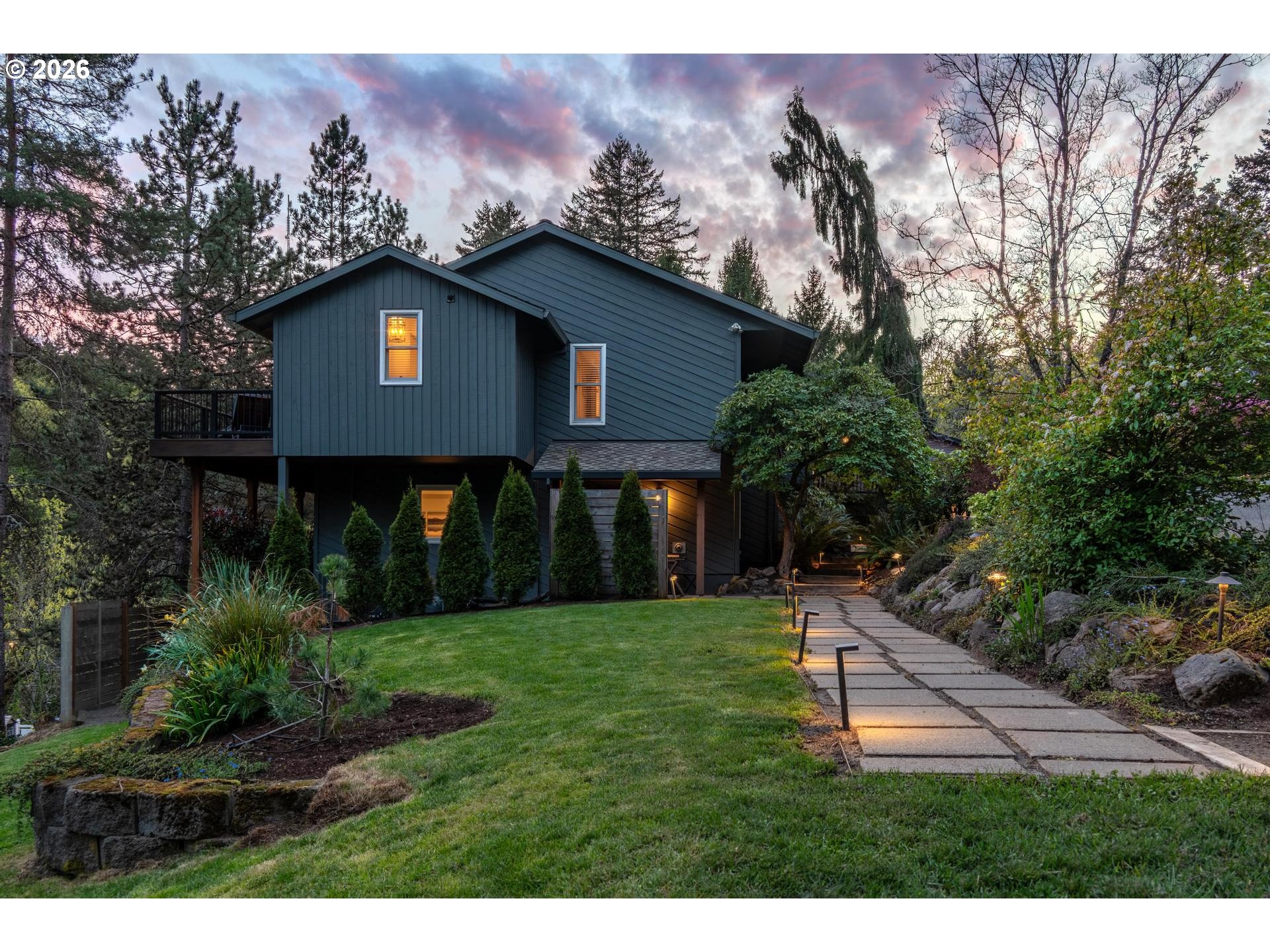 211 NW SEBLAR DR