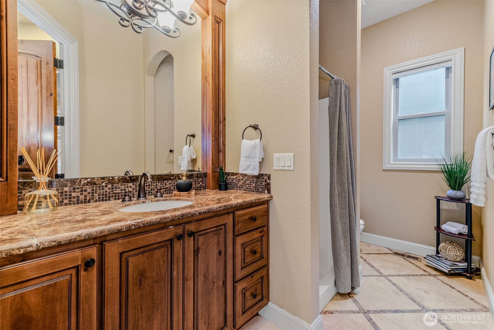 6115 NW Klickitat Court