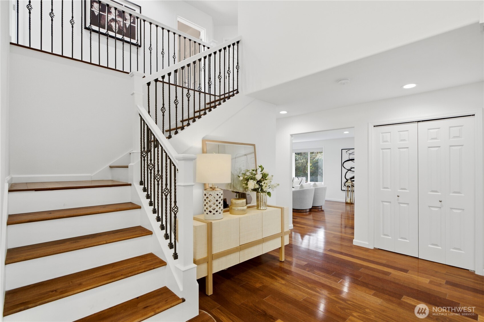 3049 Bellevue Way NE