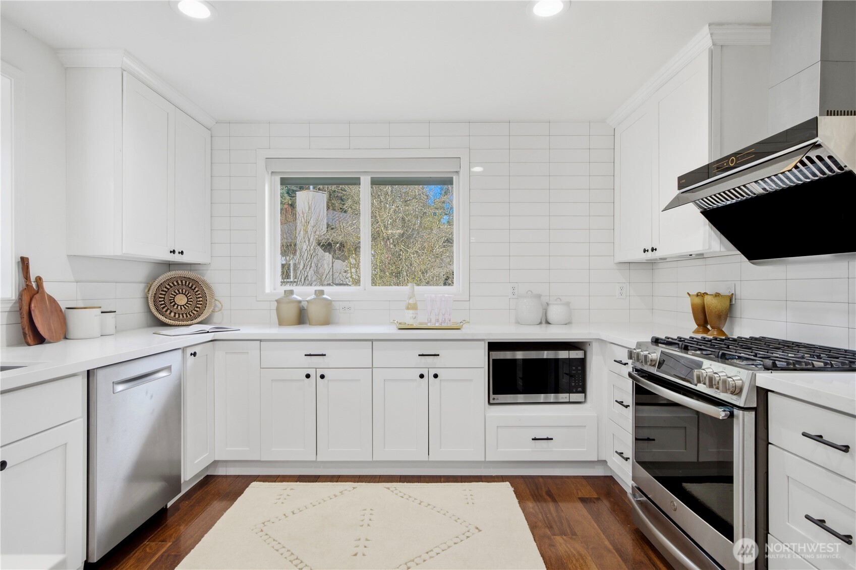 3049 Bellevue Way NE