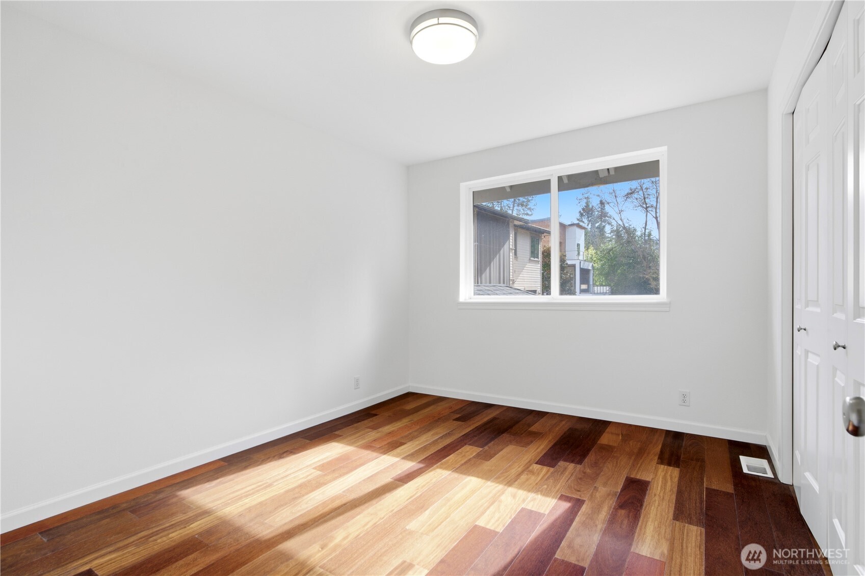 3049 Bellevue Way NE