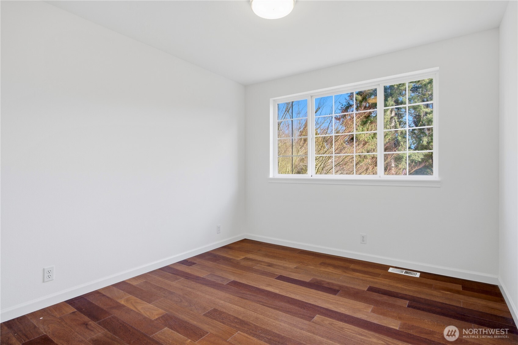 3049 Bellevue Way NE