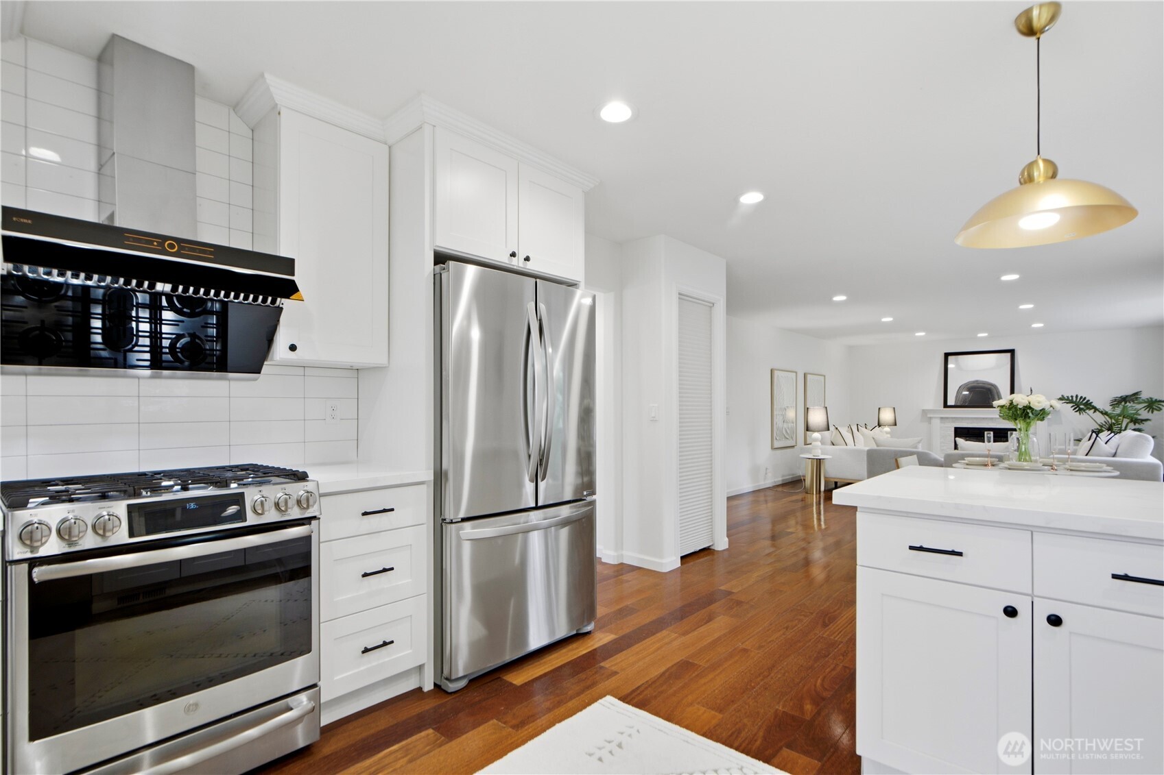 3049 Bellevue Way NE