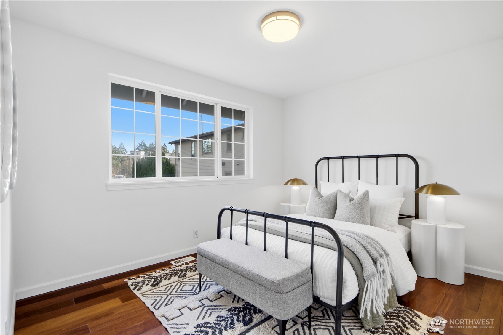 3049 Bellevue Way NE