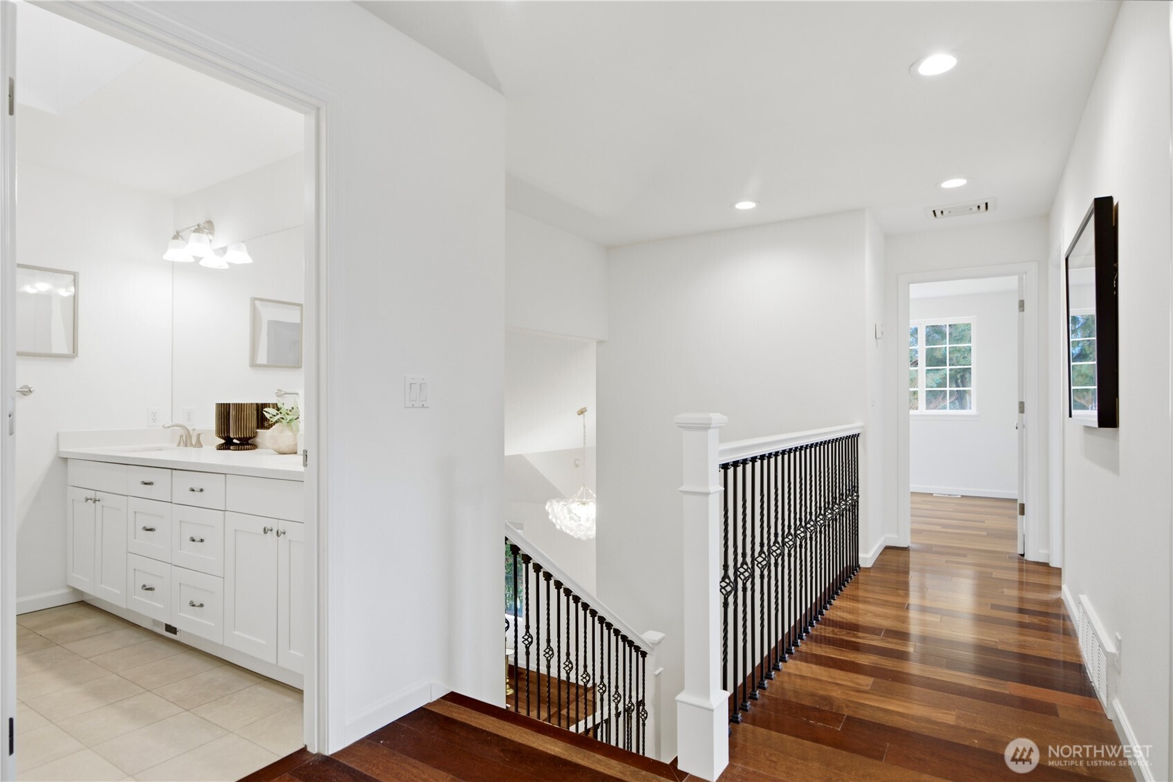 3049 Bellevue Way NE