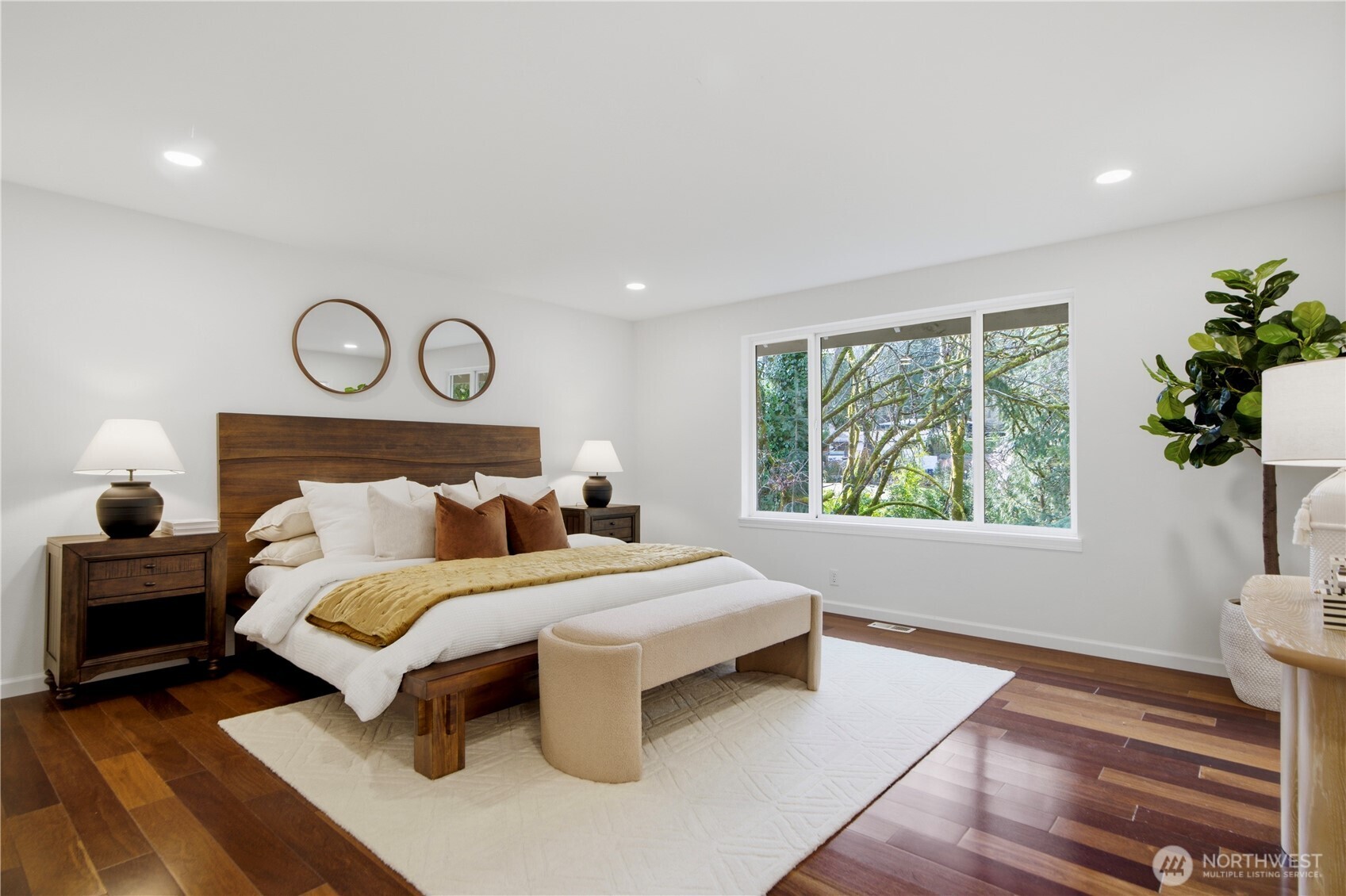 3049 Bellevue Way NE