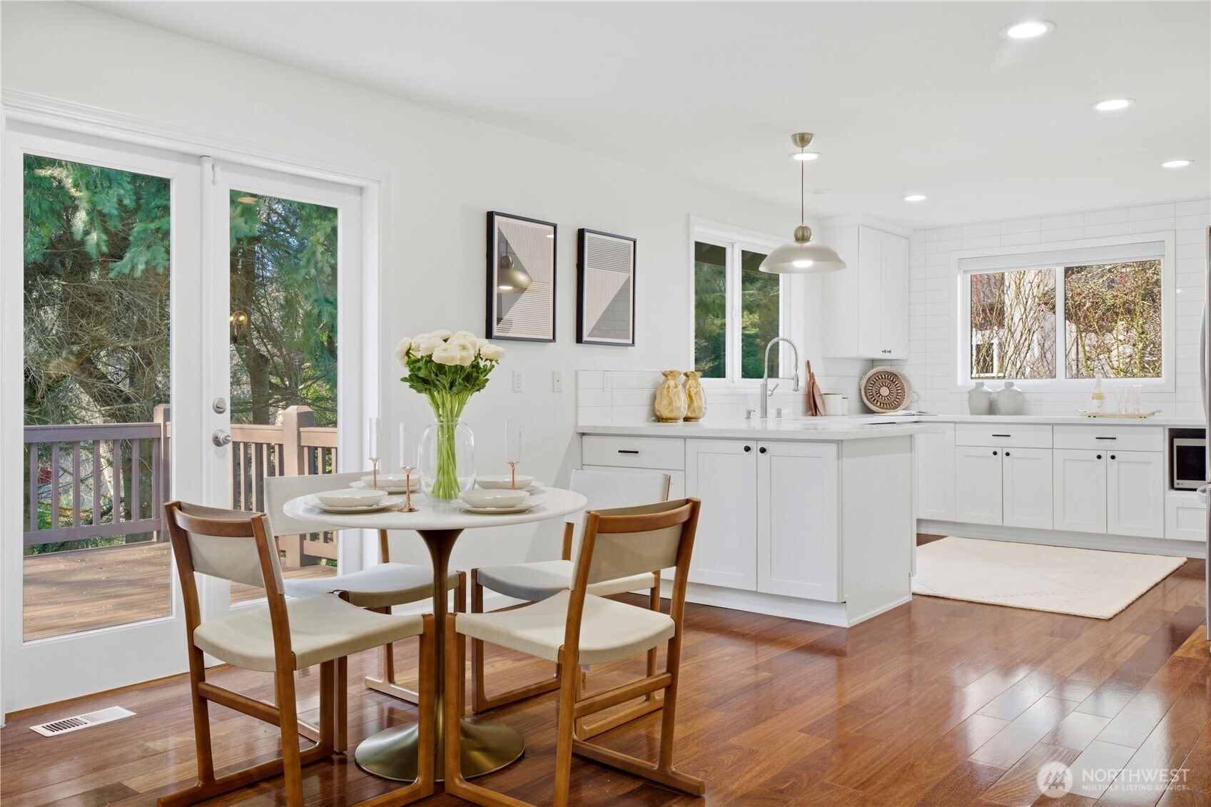 3049 Bellevue Way NE