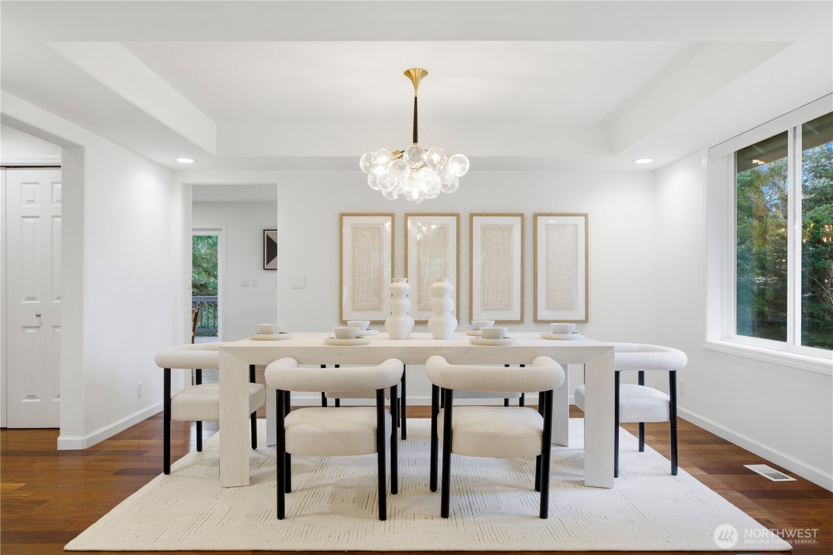 3049 Bellevue Way NE