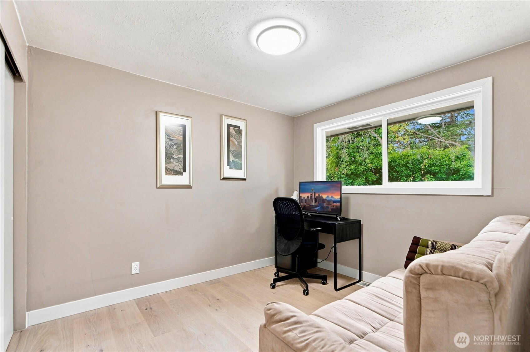 2525 Edmonds Avenue NE
