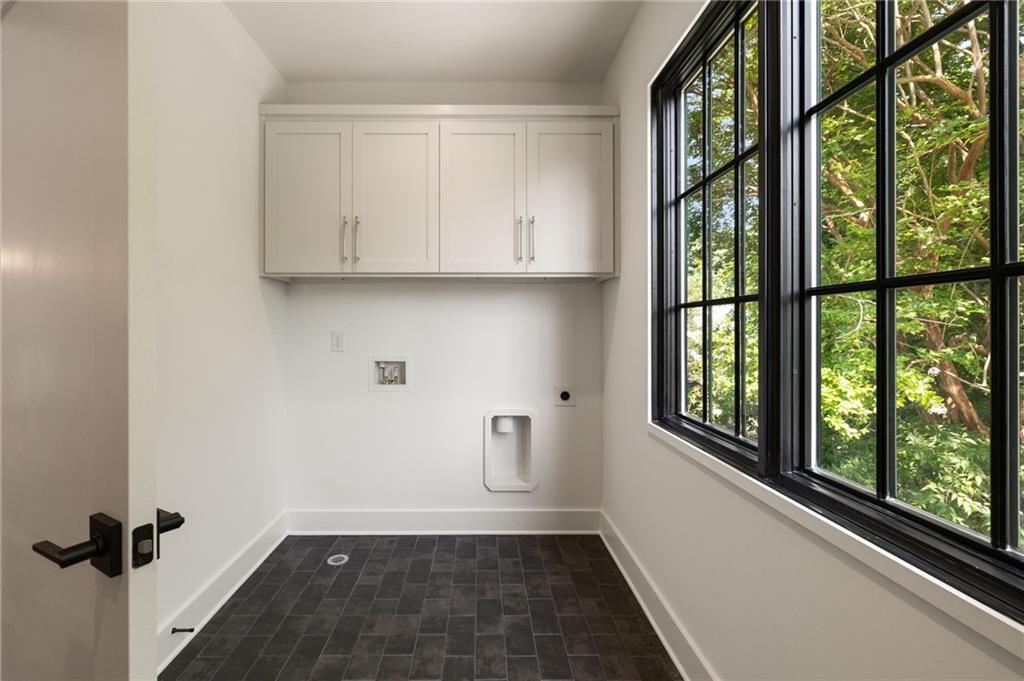 991 Courtenay Drive NE