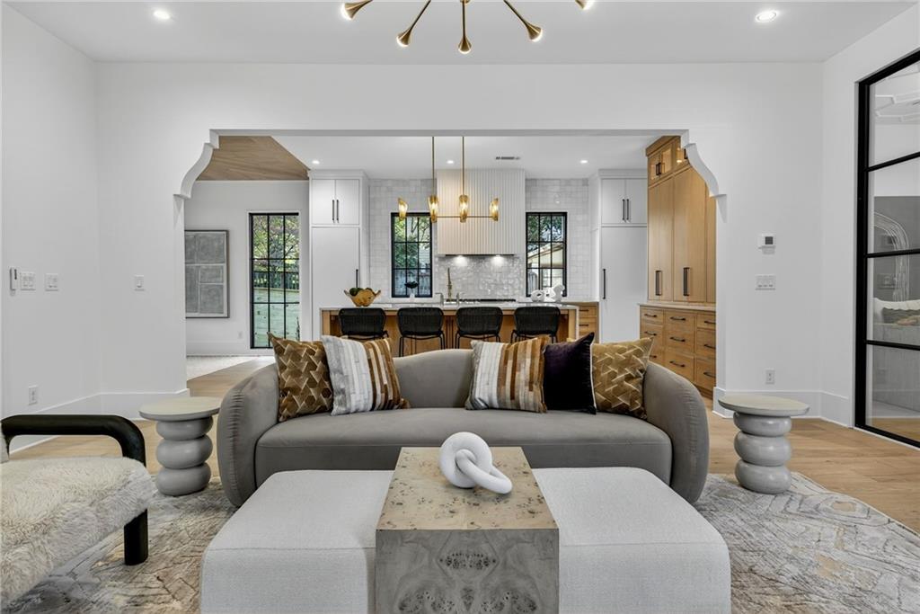 991 Courtenay Drive NE