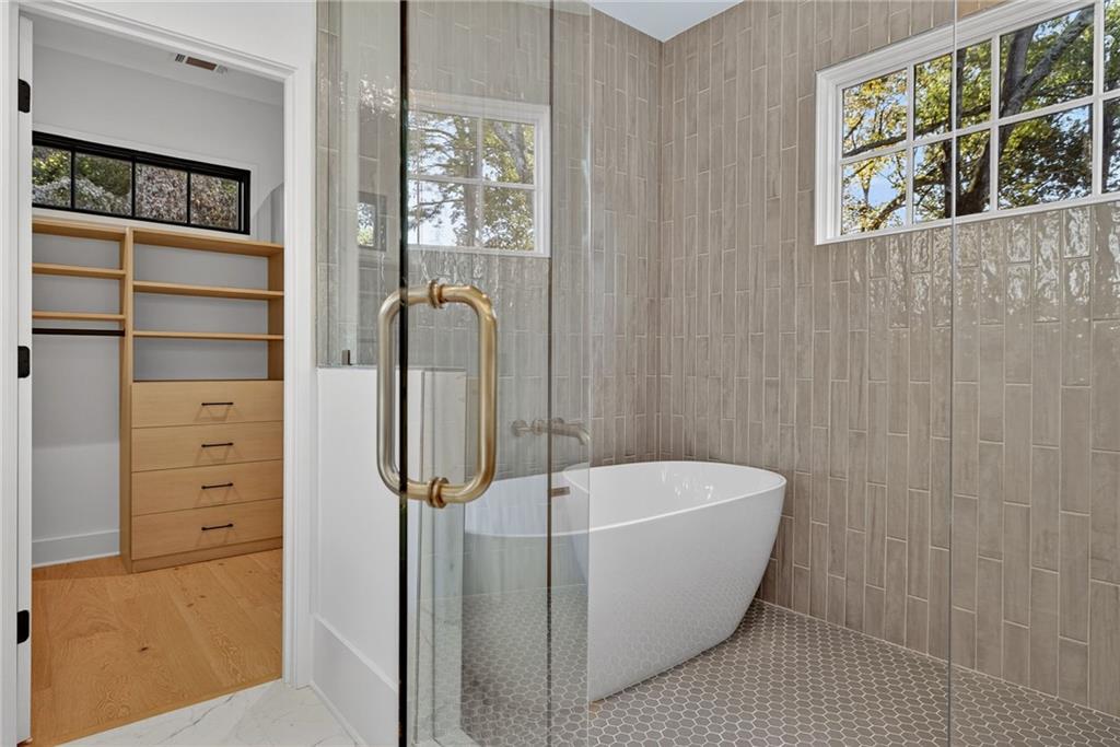 991 Courtenay Drive NE