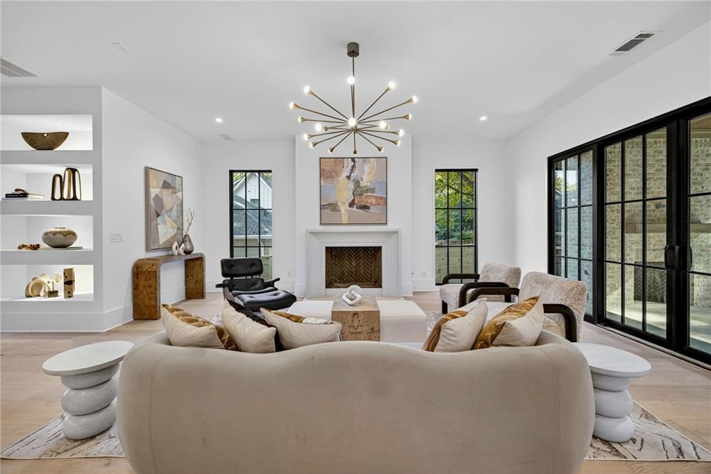 991 Courtenay Drive NE