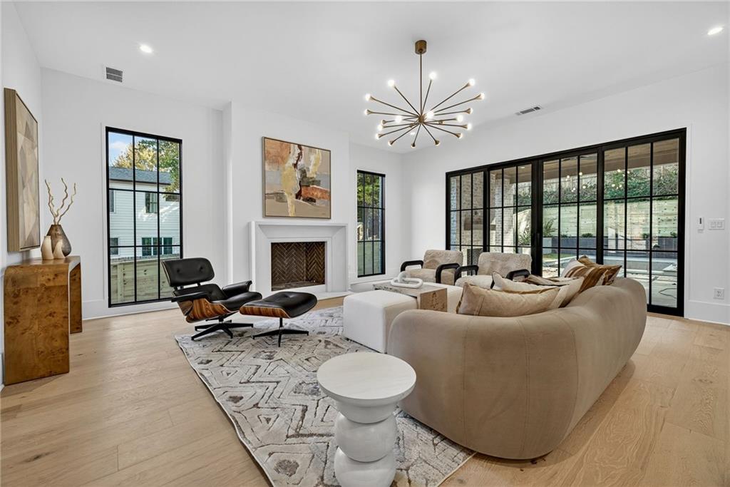 991 Courtenay Drive NE