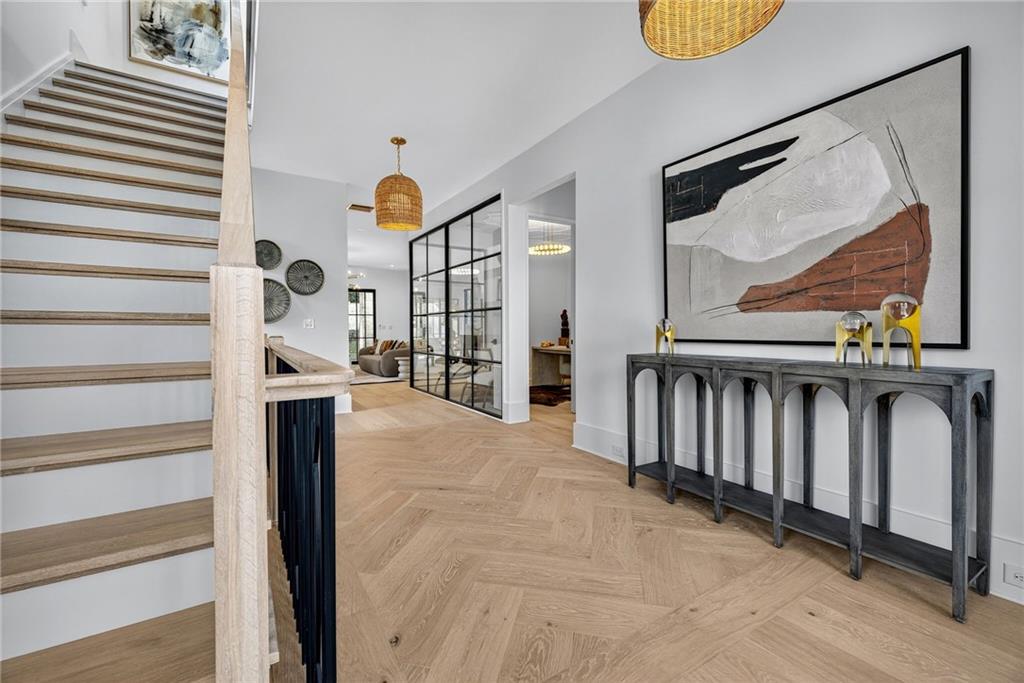 991 Courtenay Drive NE