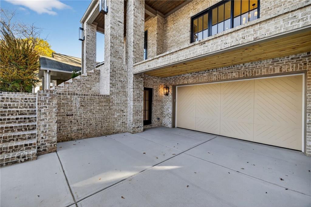 991 Courtenay Drive NE