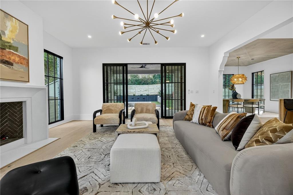 991 Courtenay Drive NE