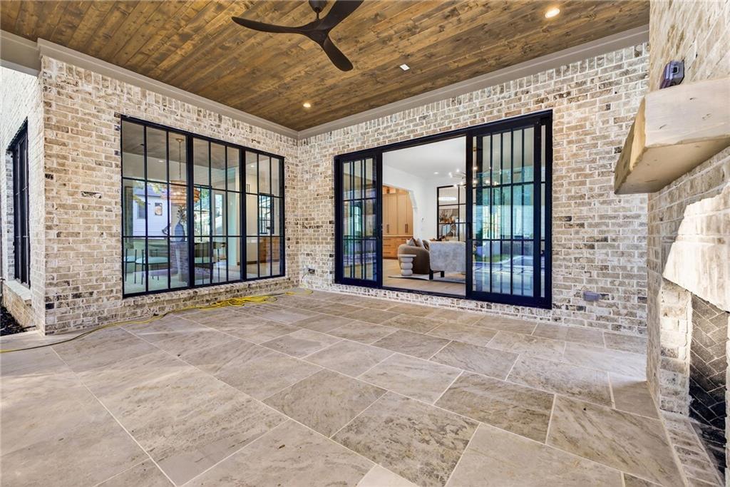 991 Courtenay Drive NE