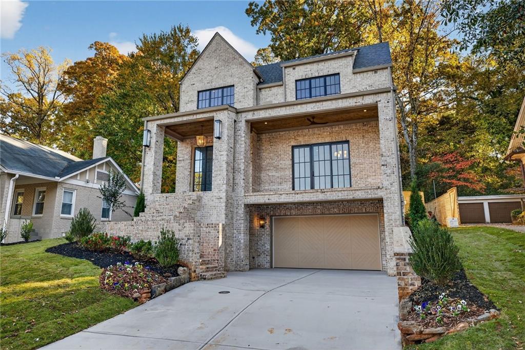 991 Courtenay Drive NE