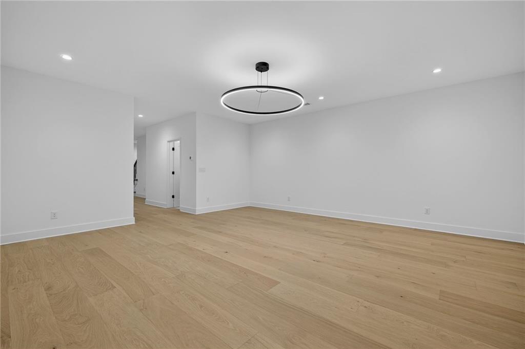 991 Courtenay Drive NE