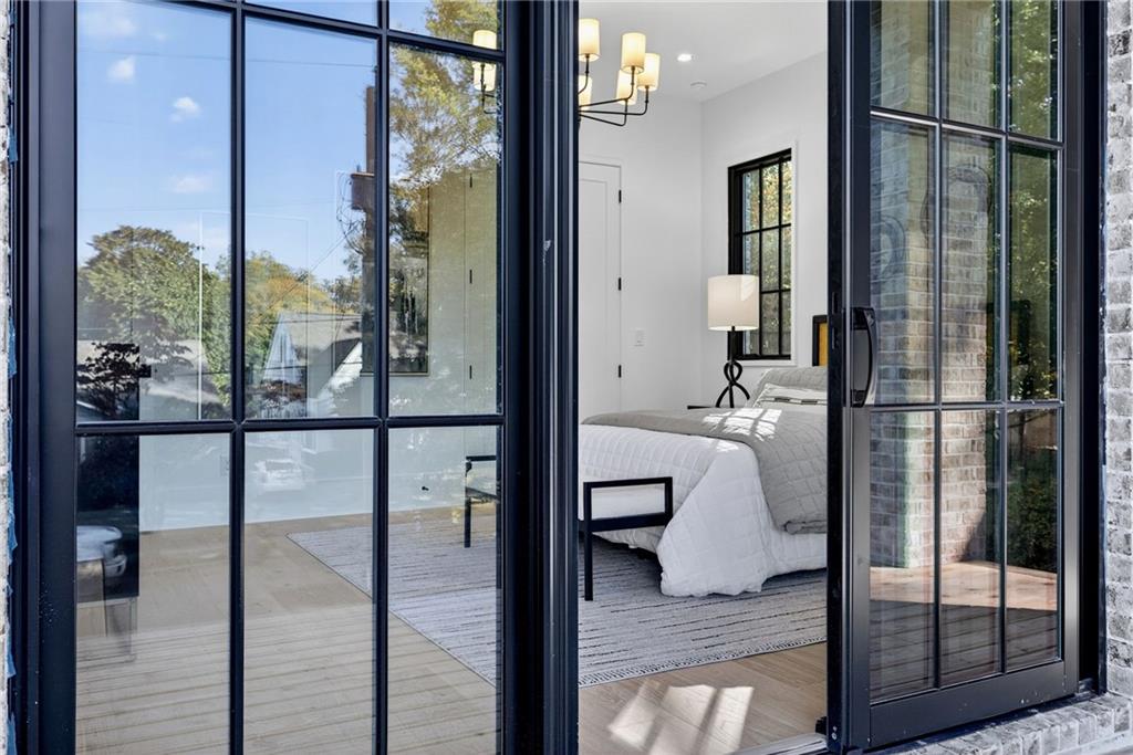 991 Courtenay Drive NE