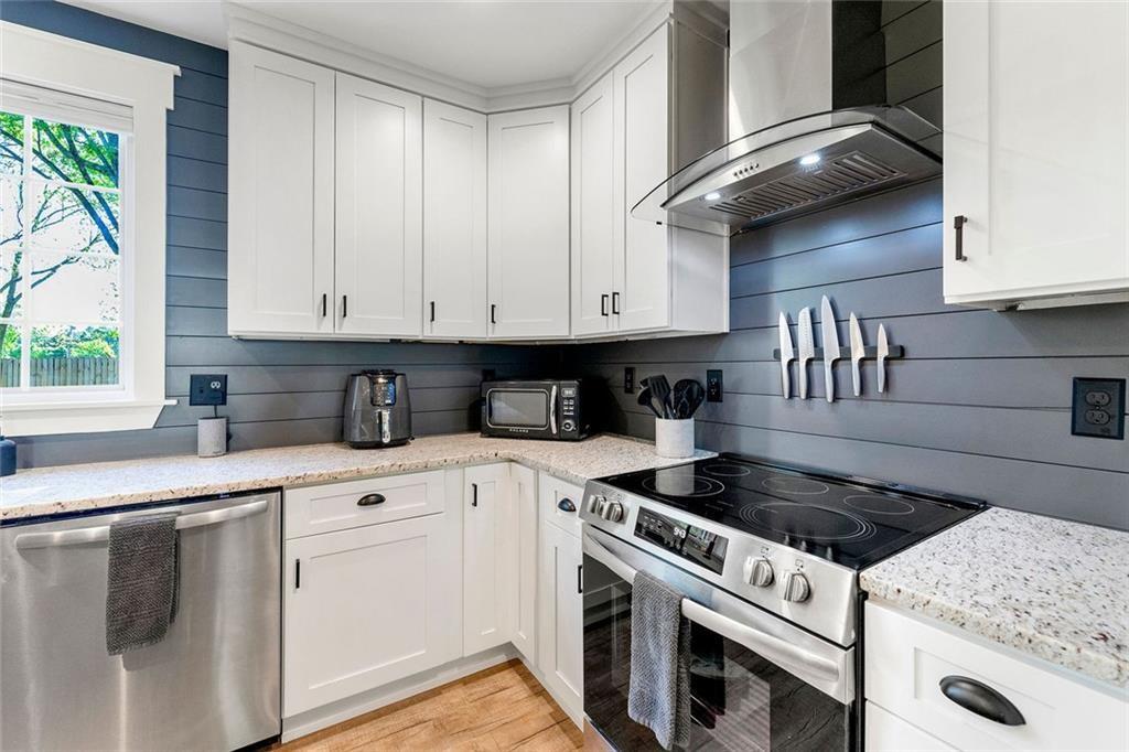 1921 Hazelwood Drive SE