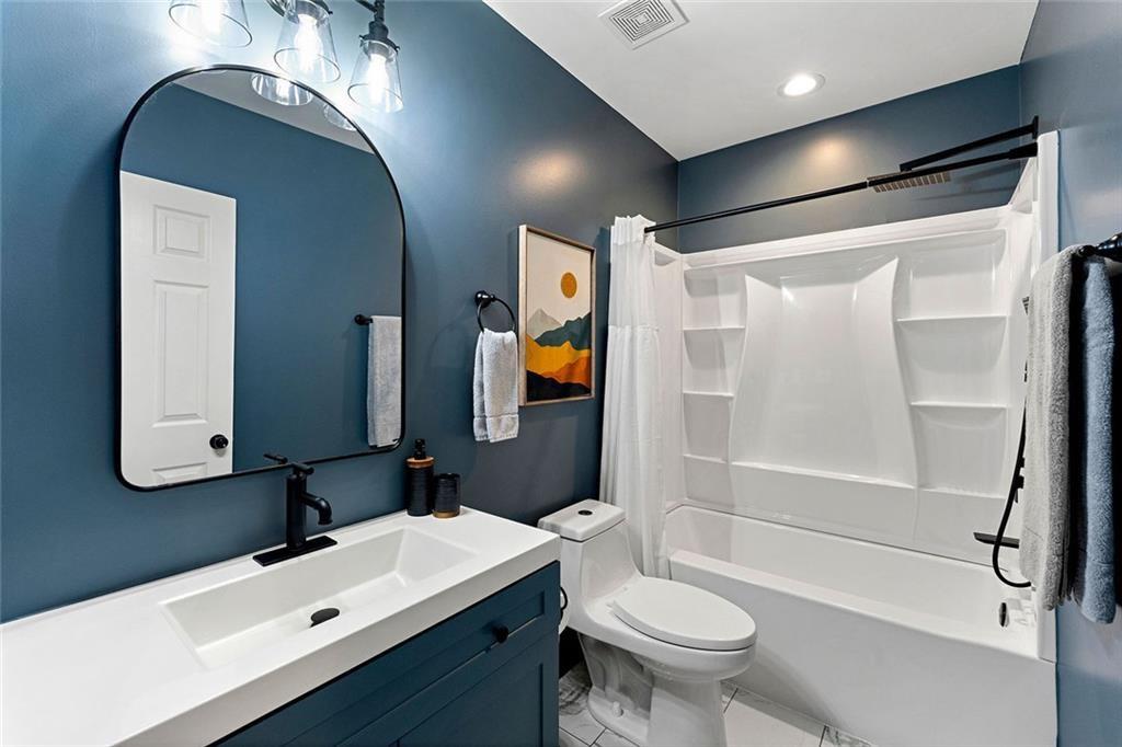 1921 Hazelwood Drive SE