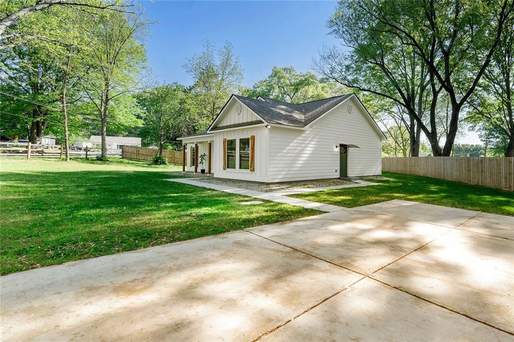 1921 Hazelwood Drive SE