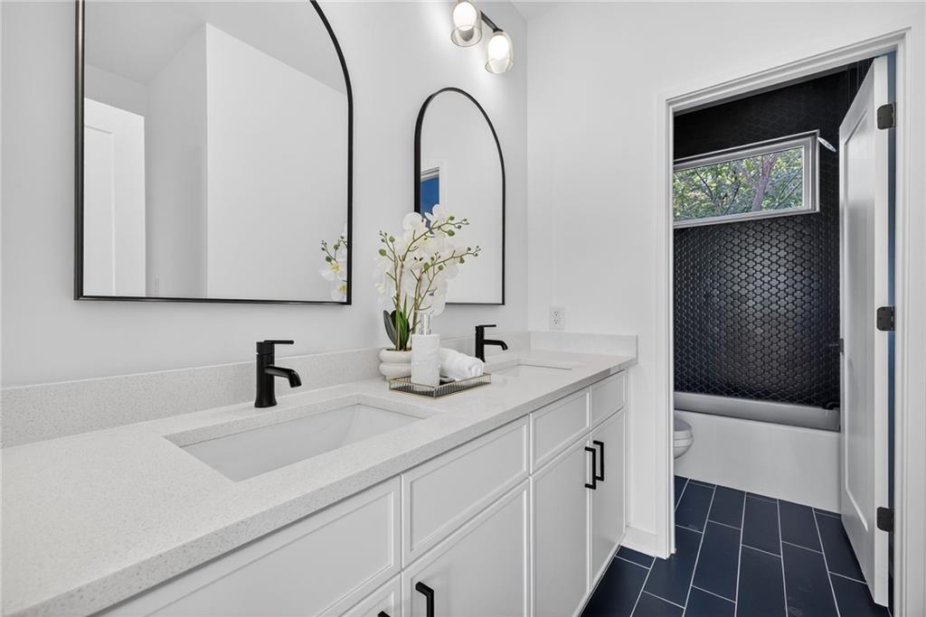 163 Walthall Street SE Unit B