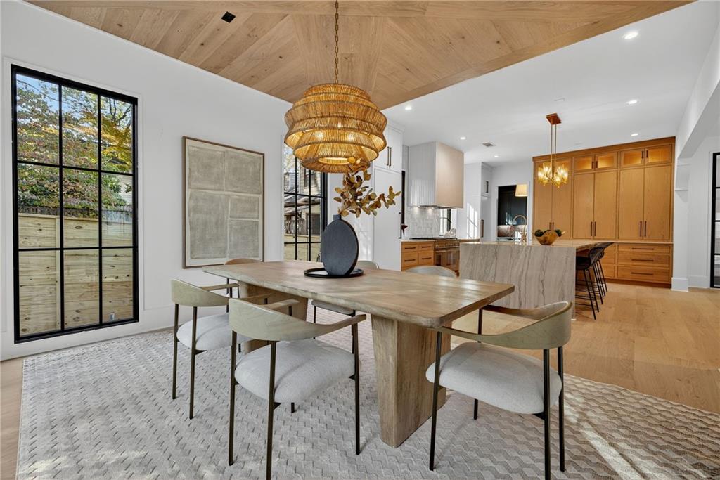 991 Courtenay Drive NE