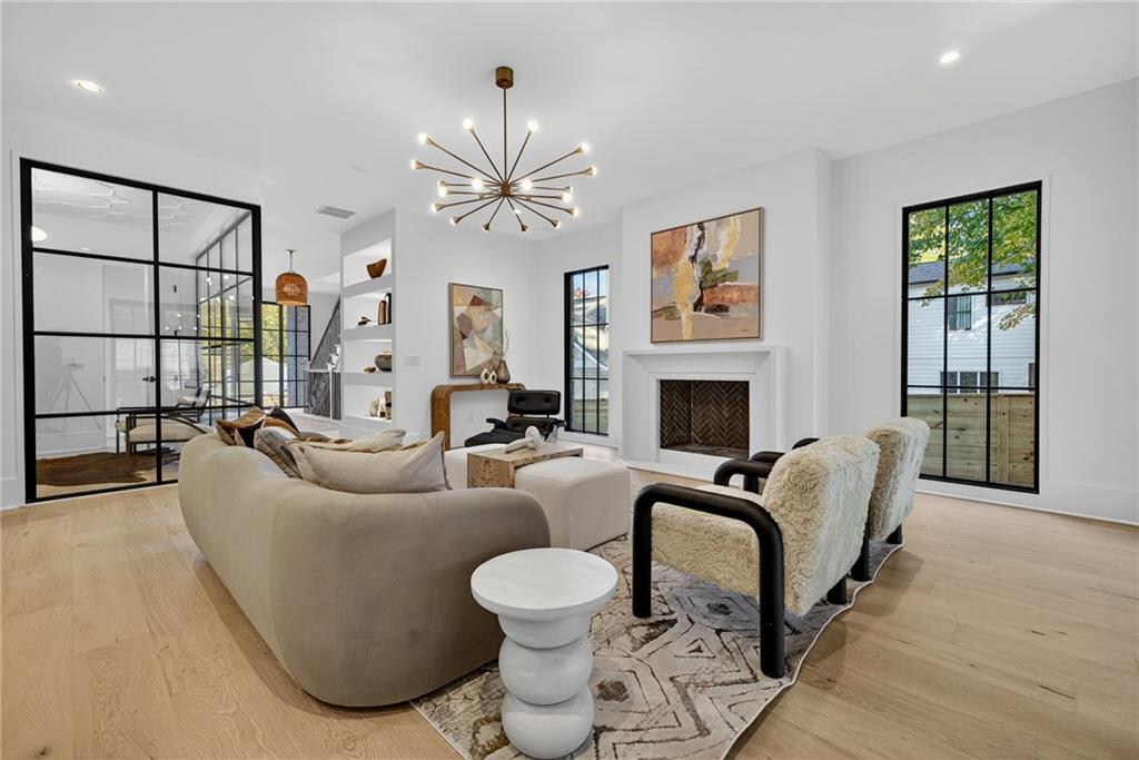 991 Courtenay Drive NE