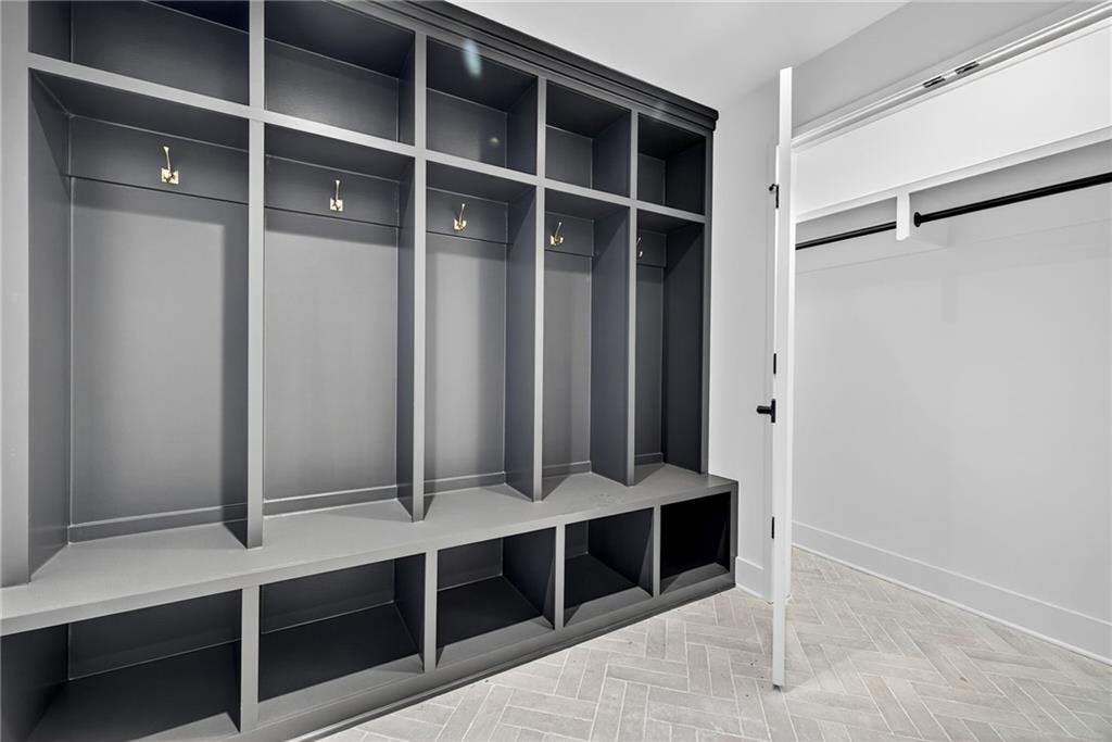 991 Courtenay Drive NE