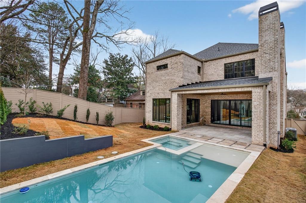 991 Courtenay Drive NE