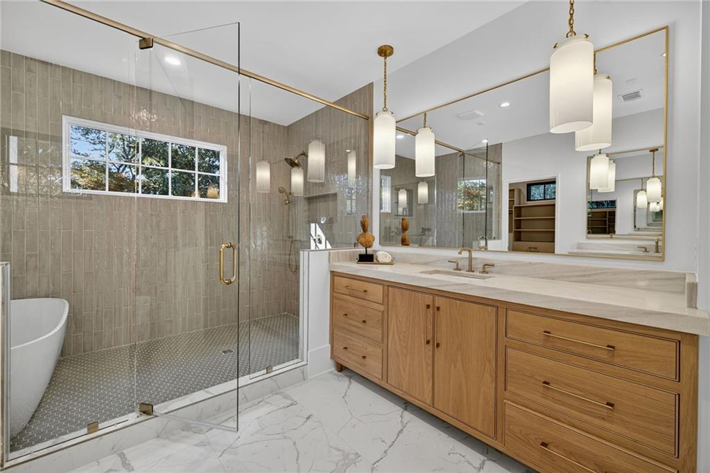 991 Courtenay Drive NE