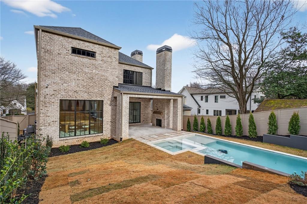 991 Courtenay Drive NE