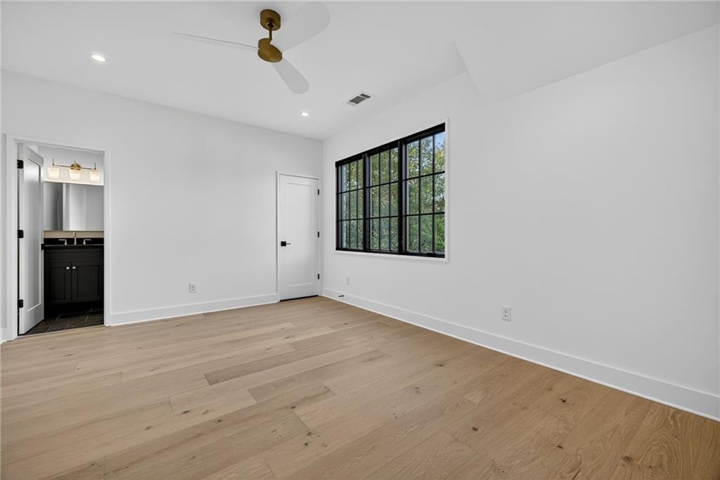 991 Courtenay Drive NE