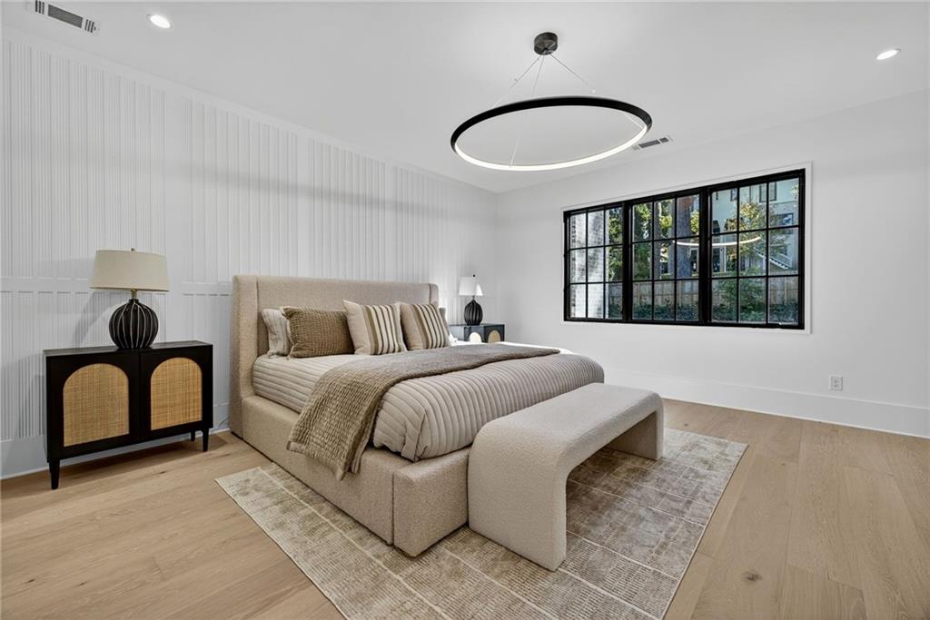 991 Courtenay Drive NE