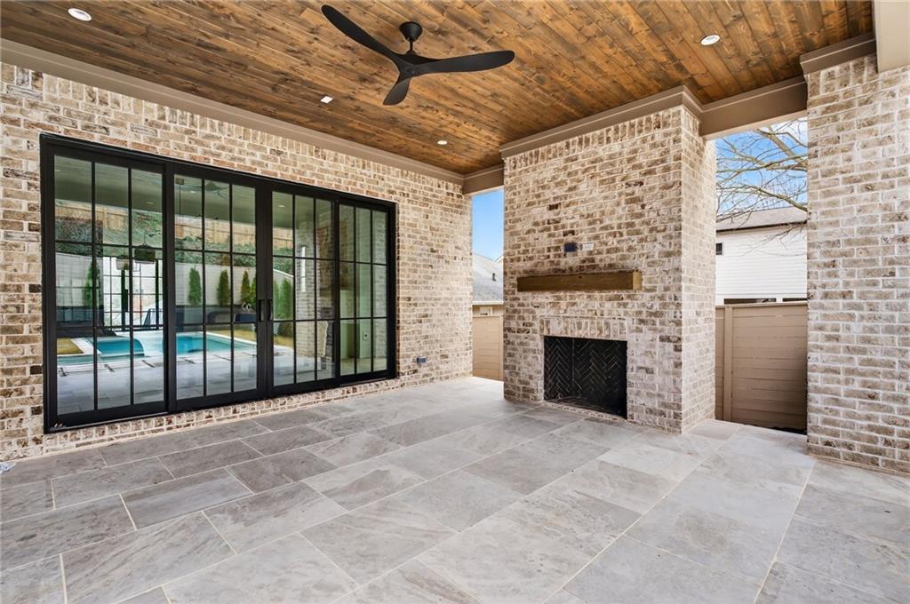 991 Courtenay Drive NE