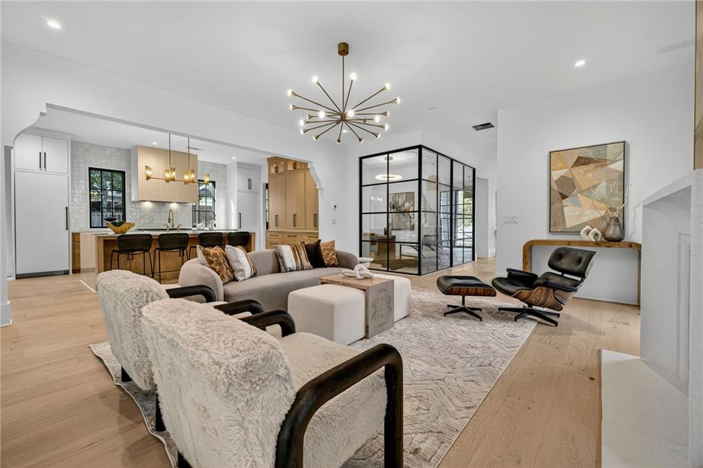 991 Courtenay Drive NE