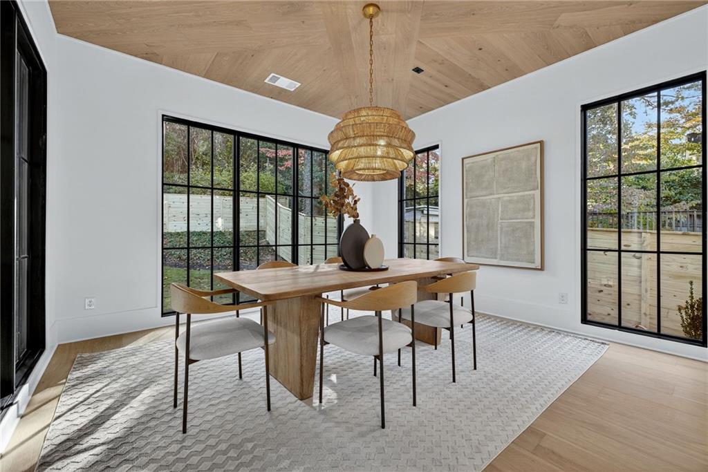 991 Courtenay Drive NE