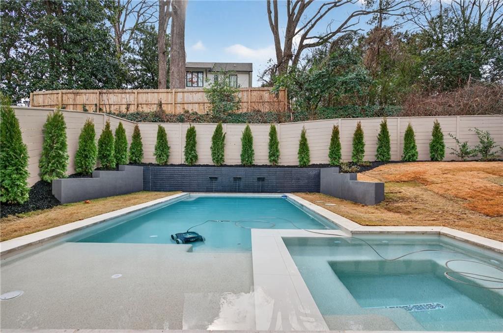 991 Courtenay Drive NE