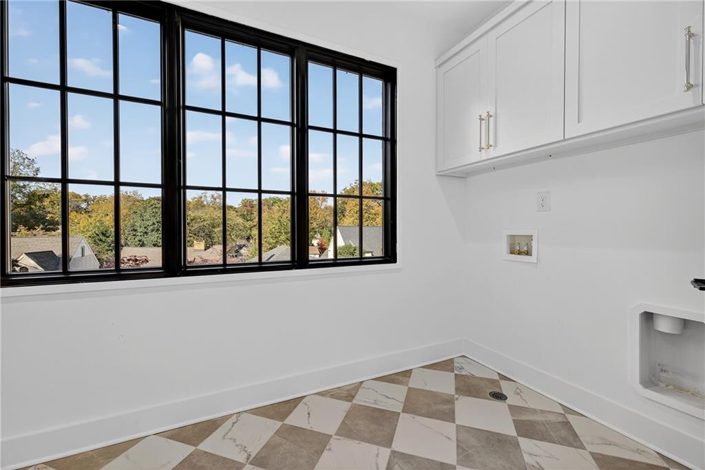 991 Courtenay Drive NE