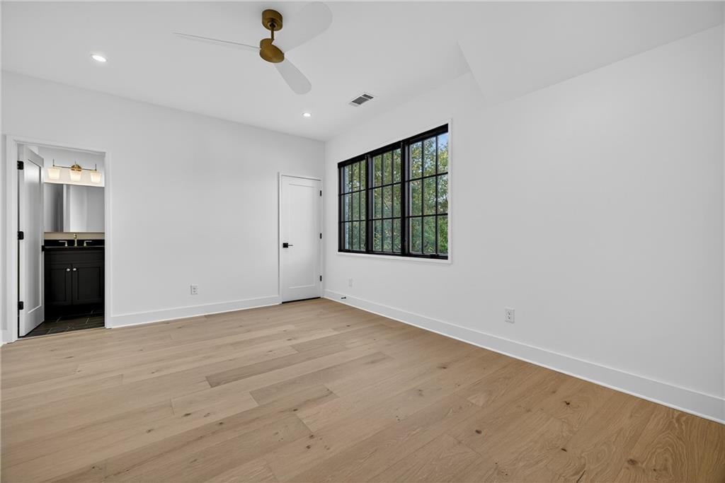 991 Courtenay Drive NE