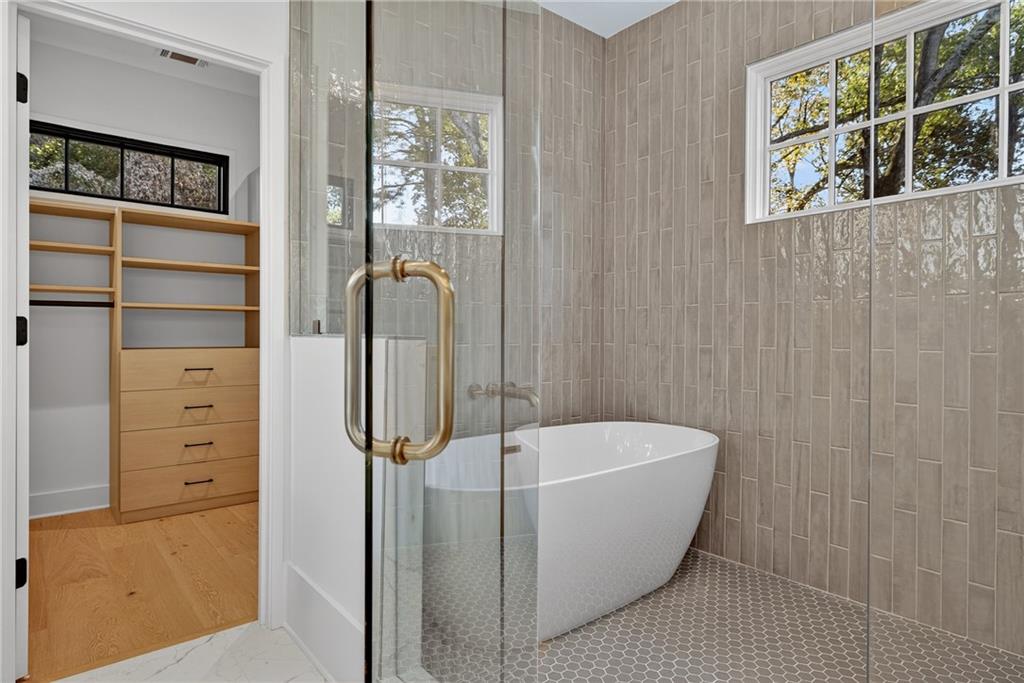 991 Courtenay Drive NE