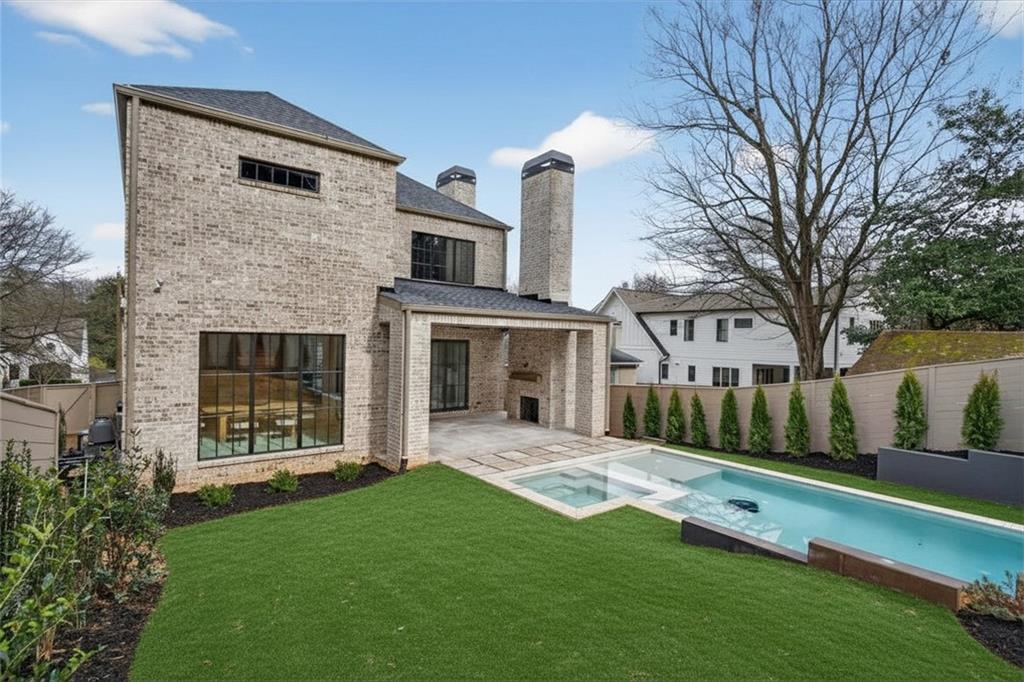 991 Courtenay Drive NE