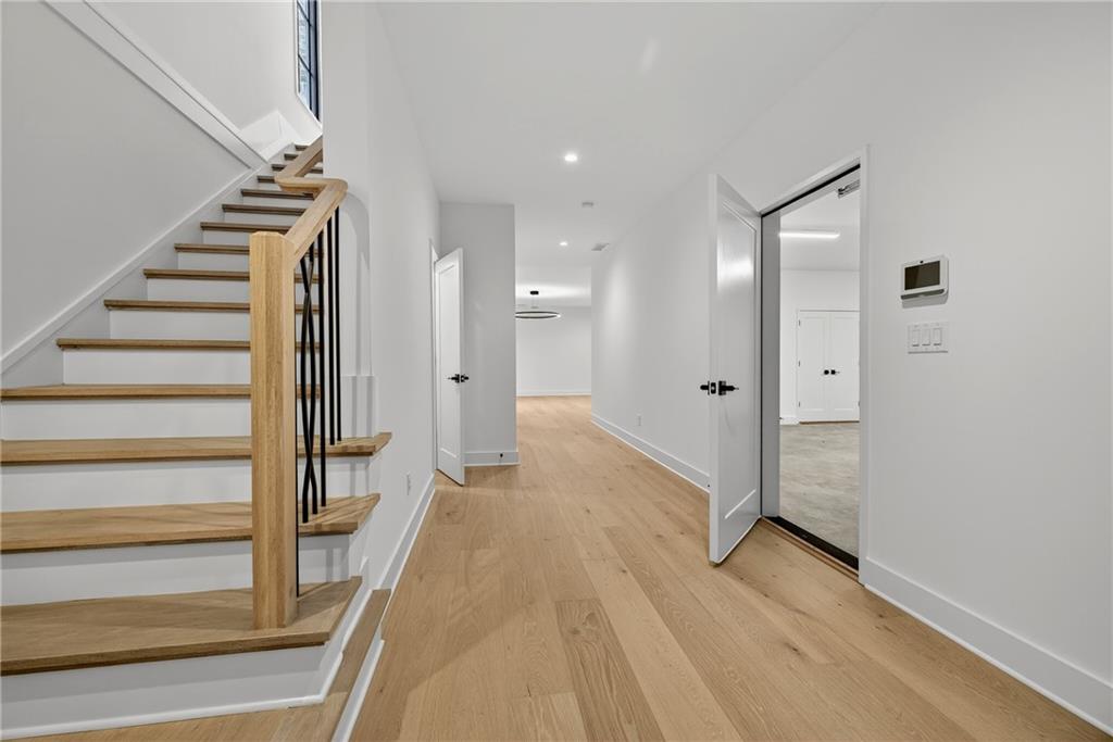 991 Courtenay Drive NE