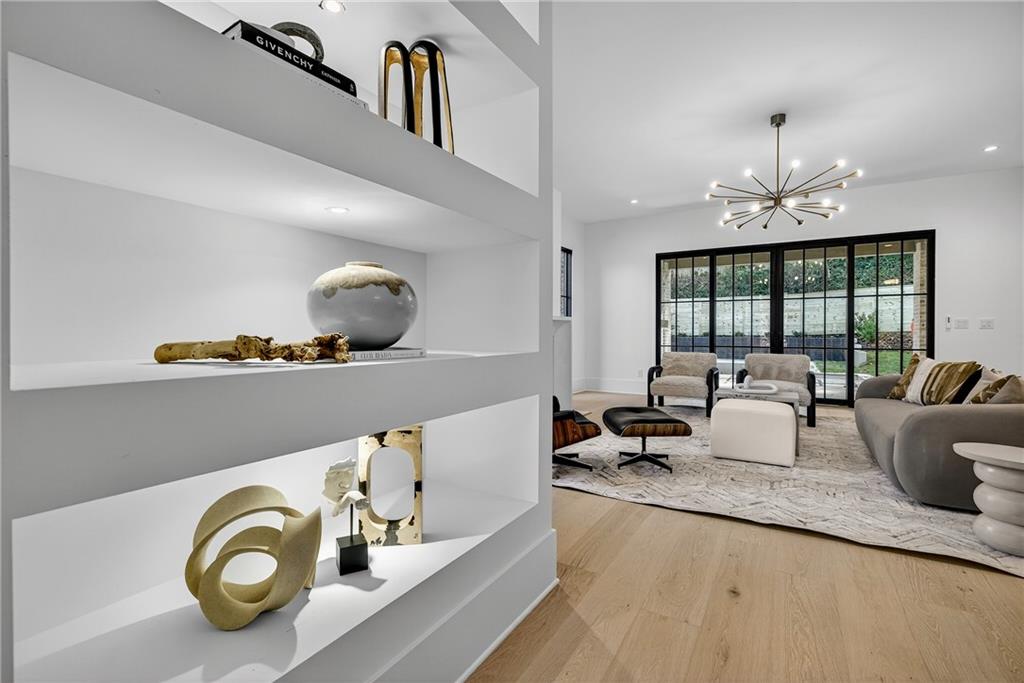 991 Courtenay Drive NE