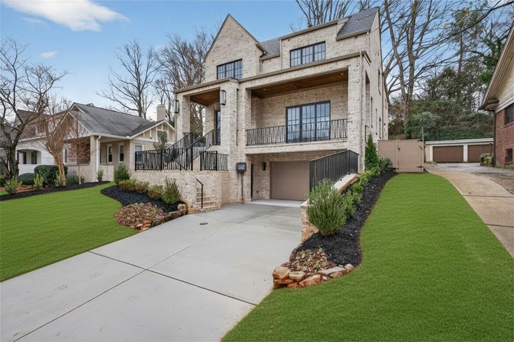 991 Courtenay Drive NE