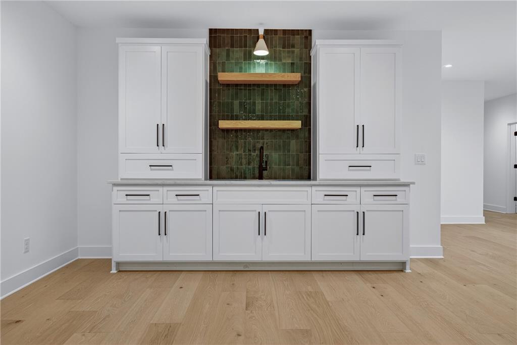 991 Courtenay Drive NE