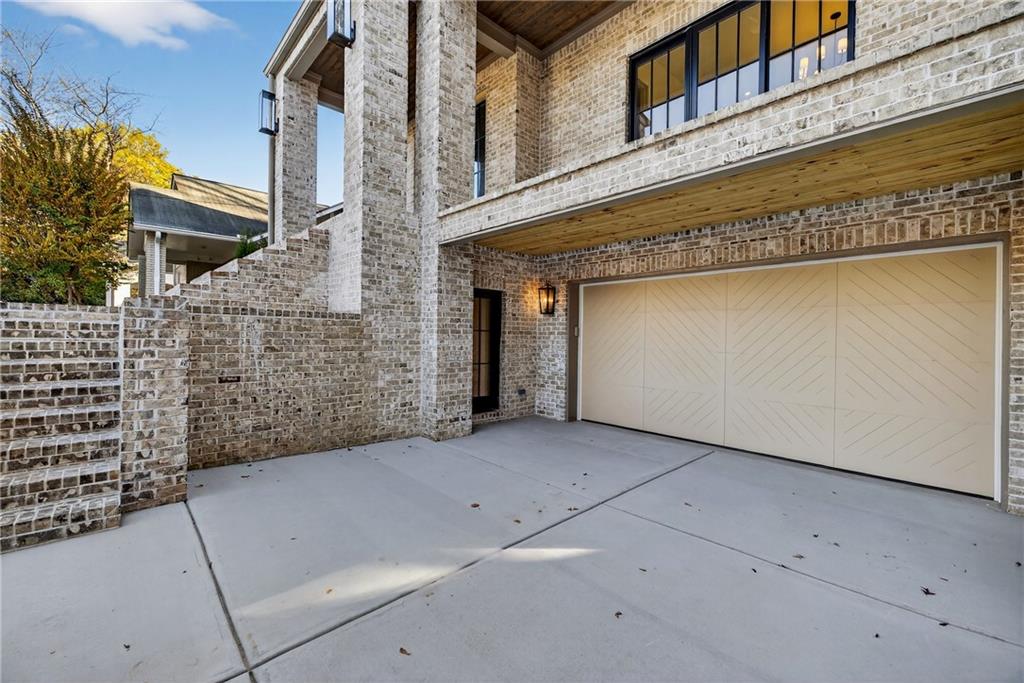 991 Courtenay Drive NE